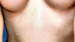 ngentot peras susu MAMAH MUDA daster kuning sange berat