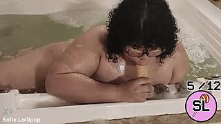 trans novinha plays solo in the hot jacuzzi massage