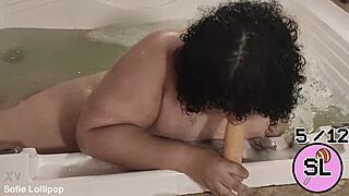 trans novinha plays solo in the hot jacuzzi massage