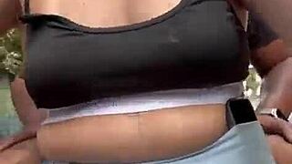Fazendo topless mostrando meus peitinhos rosinha nas ruas de sao paulo brasil