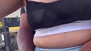 Fazendo topless mostrando meus peitinhos rosinha nas ruas de sao paulo brasil