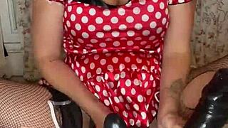 milf solo with xxl toy in chat