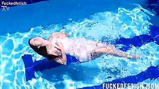 Yessica bunny post contractions underwater