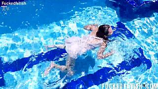 Yessica bunny post contractions underwater