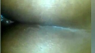 preta gostosa gemendo com a rola no rabo