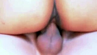 La secretaria golosa se queda después de clases para cabalgar a su jefe