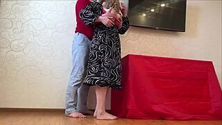 mature lady relaxes her big ass for deep anal