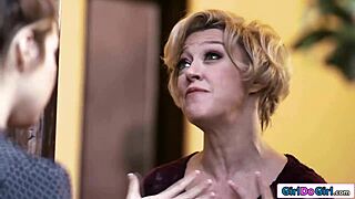 Milf roleplays and facesits eager teen fan