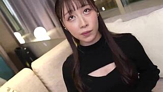 パート1 積極奉仕でヌイてくるパイパン美女 手マンですぐ潮吹いちゃう敏感ボディ 入浴後はイチャ甘なハメ撮り開始