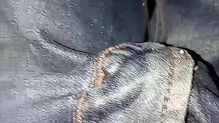 Pantalones orinados y doble orgasmo