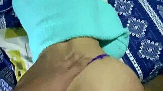 me follo a la culona de mi jefa en tanga por un aumento