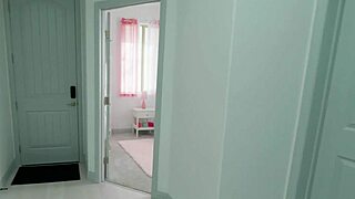 Stepsister got her tight pants pulled off for sex